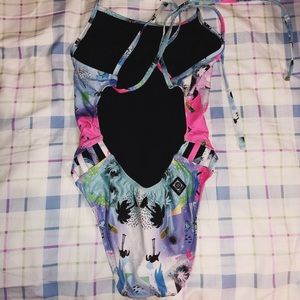 ‼️RARE‼️Jolyn tie-back printed onesie size 30